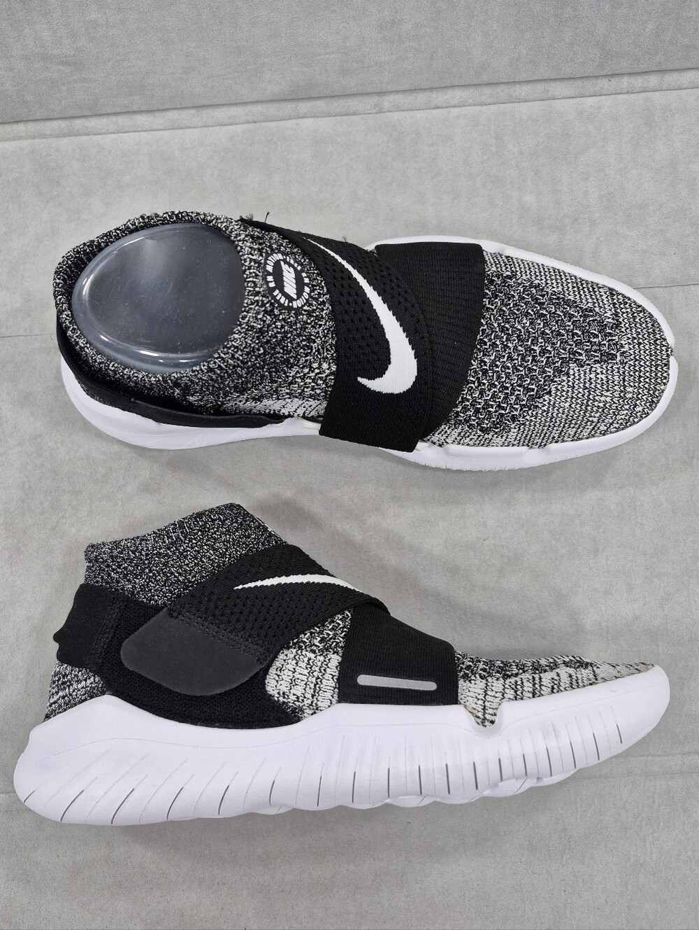 Nike Free RN Motion sneakers women's 8 black white knit sock upper barefoot